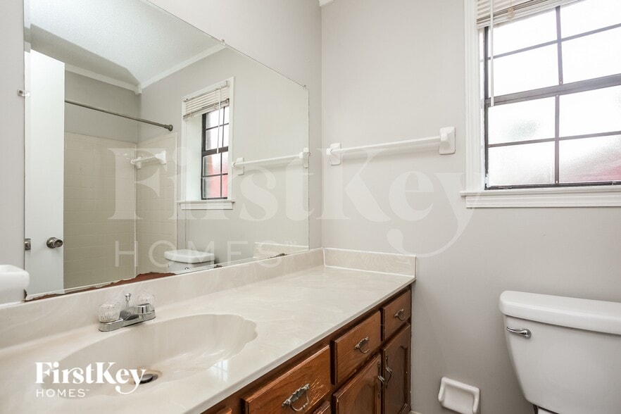 Building Photo - 4834 Walden Glen St