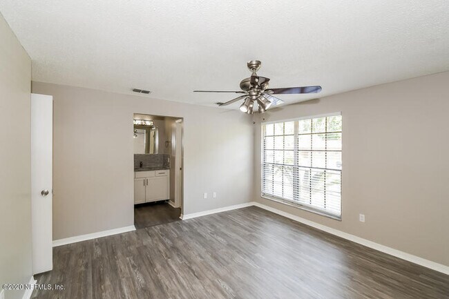 Building Photo - 1008 Turtle Creek Dr N