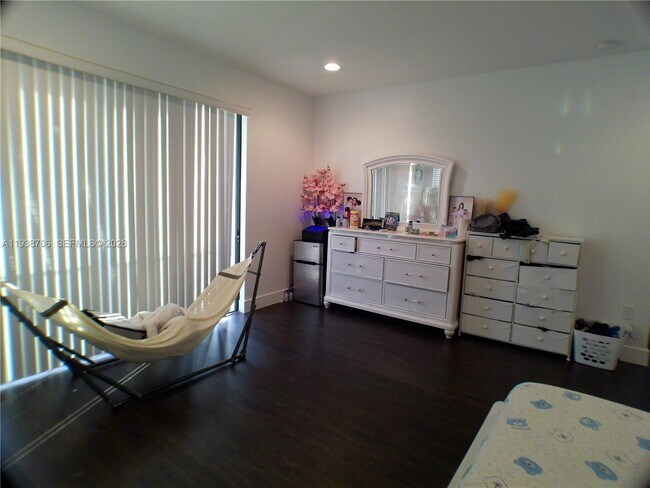 Building Photo - 3308 W 95th Terrace