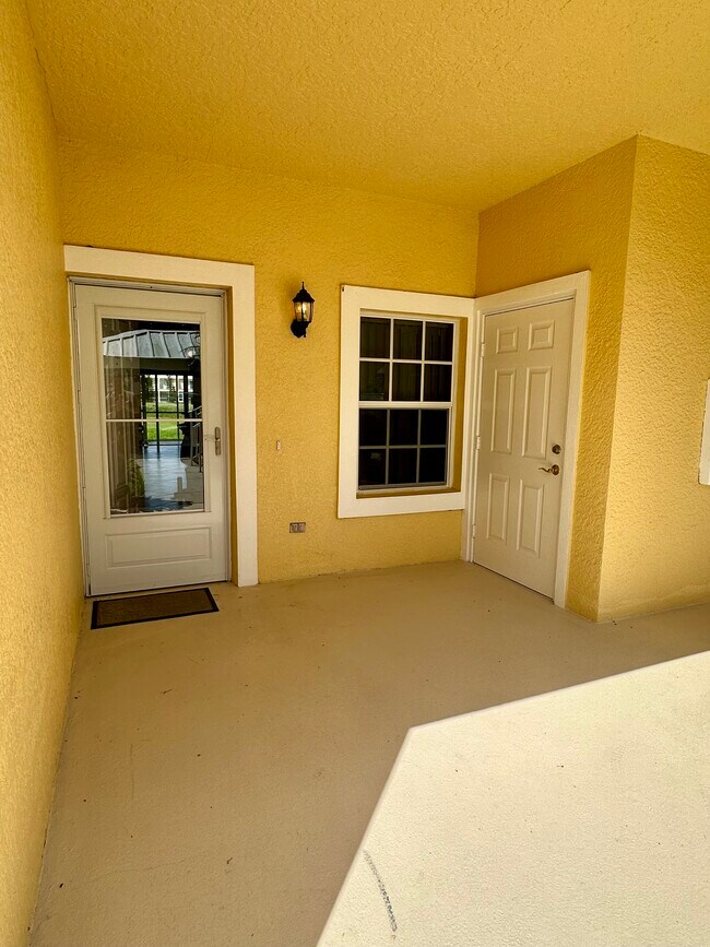 Building Photo - 1235 Saxony Cir