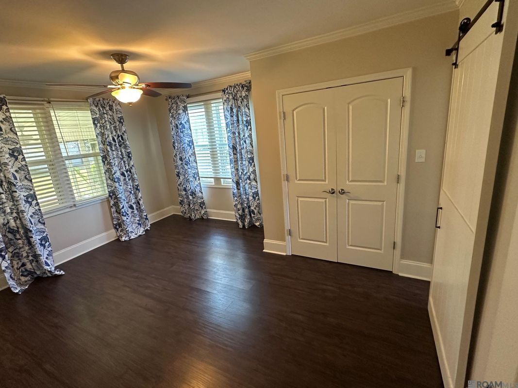 Building Photo - 9620 Island Rd