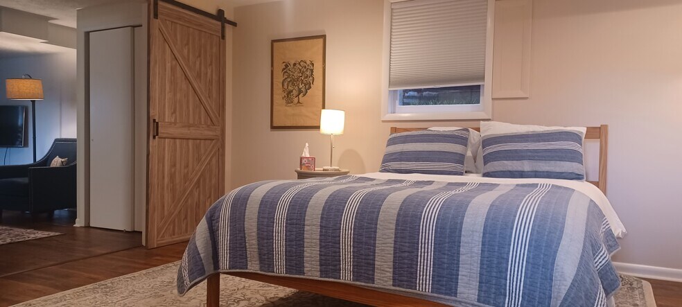 Building Photo - 402 13th ST NE