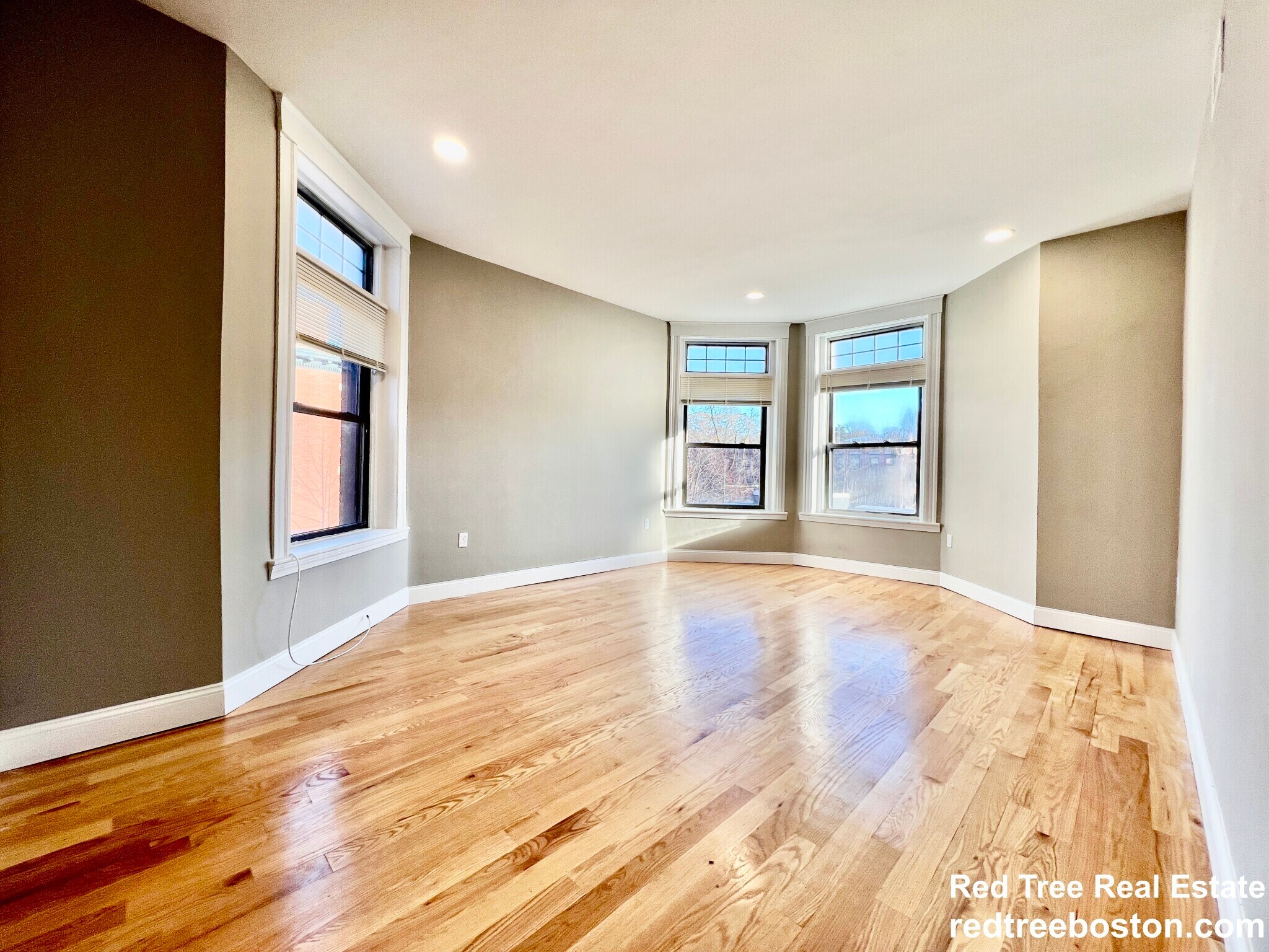 Building Photo - 1914 Beacon St