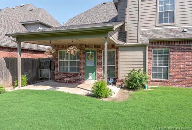 Building Photo - 5 Bedroom Home In Broken Arrow