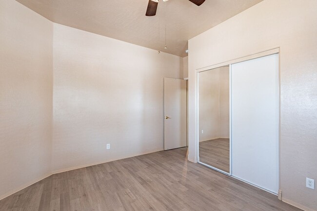 Building Photo - Stunning 4-Bedroom, 1.75-Bath Home Near South Mountain Section 8 Welcome