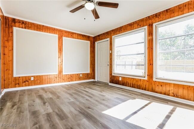Building Photo - 1058 Riggs St