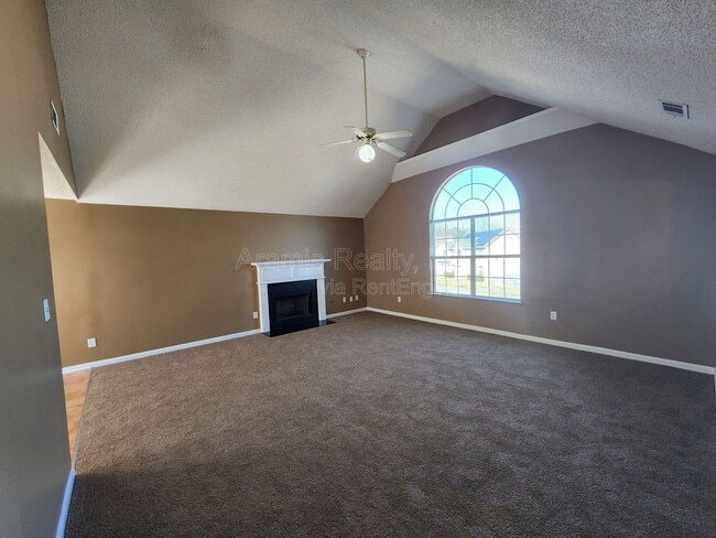 Building Photo - 3081 Dogwood Ave