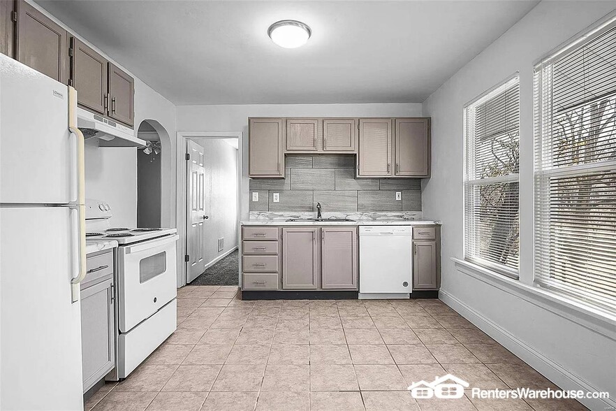 Building Photo - 2946 Hilleman Ave