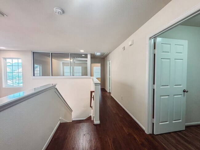 Building Photo - 3923 Calgary Cir