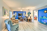 Building Photo - 572 Bellaire Dr