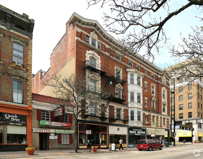 Primary Photo - Court View