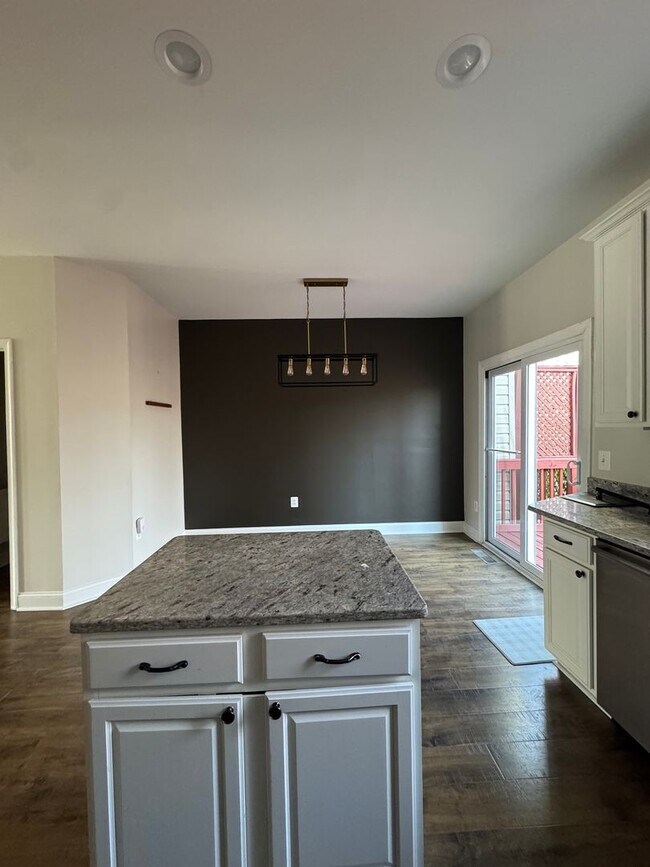 Building Photo - Well-Located 3BR, 2-Full, and 2-Half Bath Townhouse w/ One-Car Garage in Sterling, VA