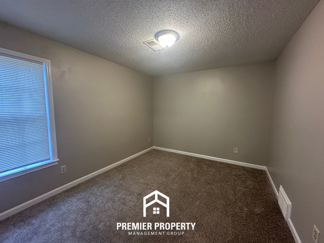 Building Photo - 2814 Baywood Dr