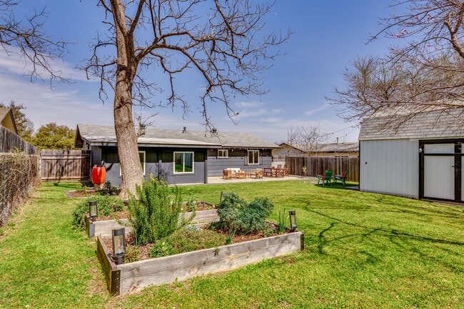Building Photo - 905 Turtle Creek Blvd
