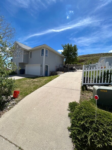 Building Photo - 2100 Poplar Dr