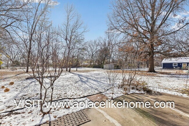 Building Photo - 515 E Sheridan St