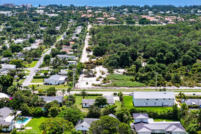 Building Photo - 3135 S Seacrest Blvd