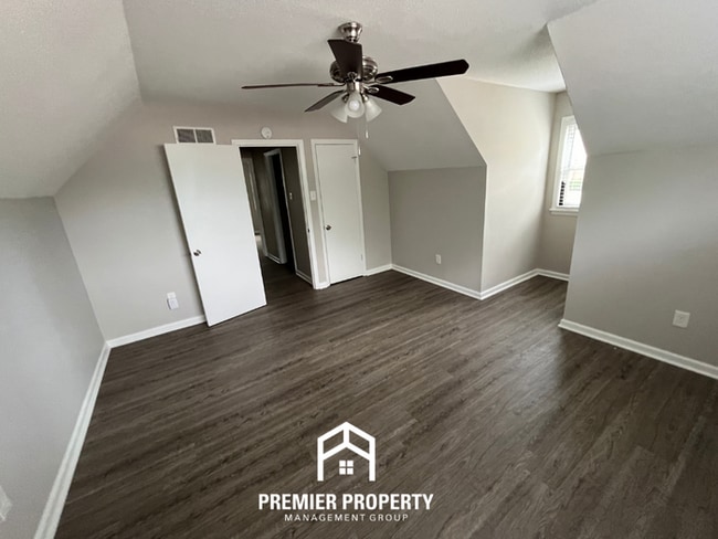 Building Photo - Spacious 4BR/2BA Home in 38118 | Hardwood Floors & Large Fenced Backyard