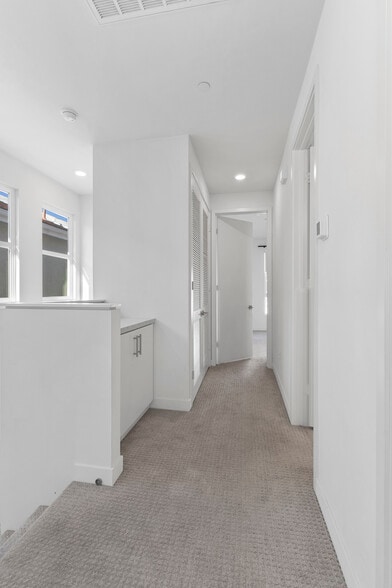 Building Photo - 2700 E Chaucer