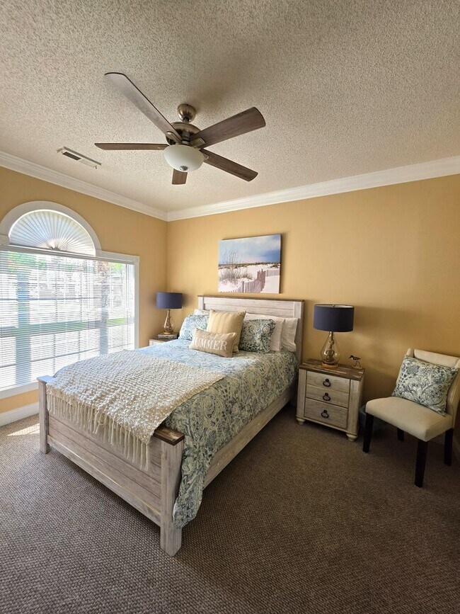 Building Photo - 4231 Hibiscus Dr
