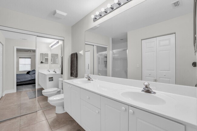 Building Photo - 28650 Carriage Home Dr