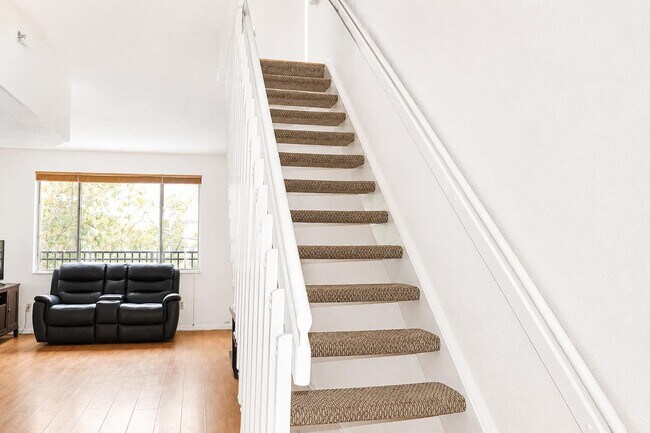 Building Photo - 711 SW 148th Ave