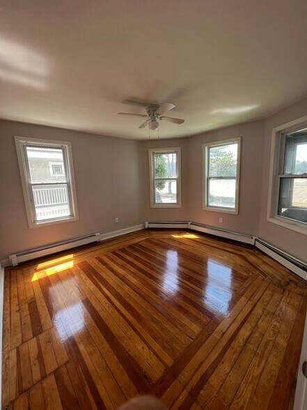 Building Photo - 3 Lussier St