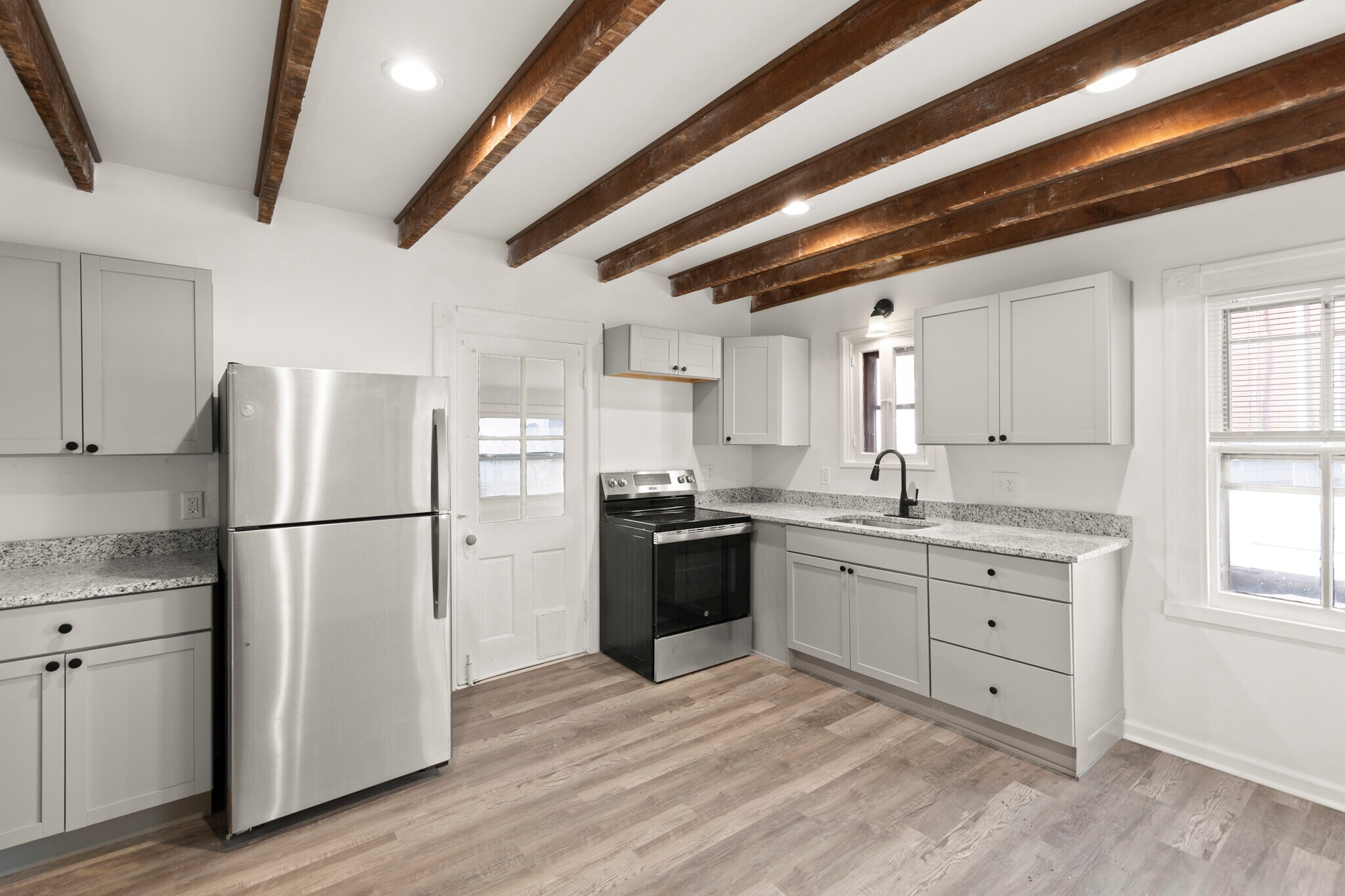 Building Photo - 301 S Braddock St