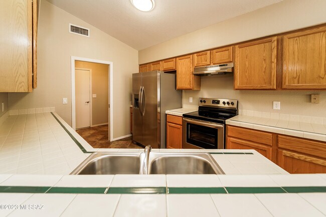 Building Photo - 1486 W Sand Pebble Dr