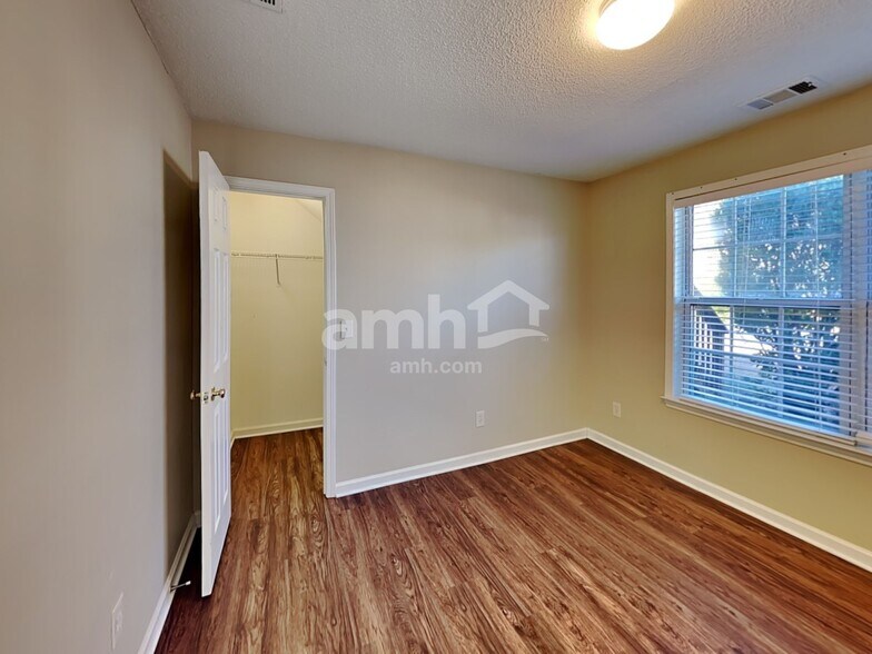 Building Photo - 421 Darter Dr NW