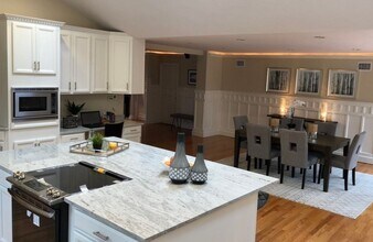 Building Photo - 5bed single family house