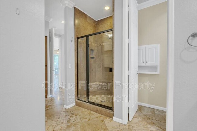 Building Photo - 1811 W Maplewood Pl