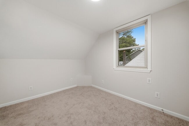 Building Photo - 8037 Crescent Rd
