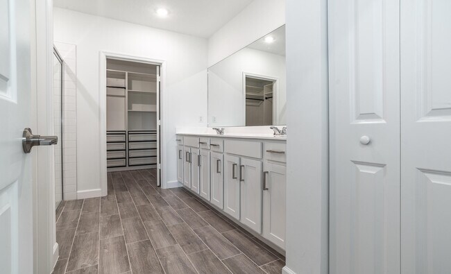 Building Photo - 6378 Windwood Wy