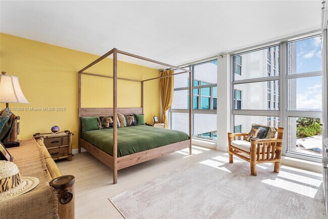 Building Photo - 5055 Collins Ave