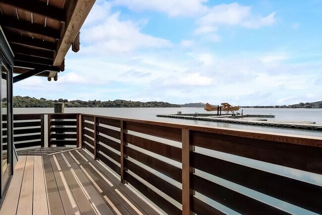 Building Photo - 240 Redwood Highway Frontage Rd