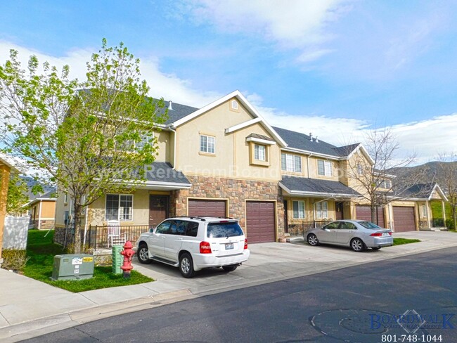 Primary Photo - Beautiful 3 Bedroom Townhome End Unit in D...