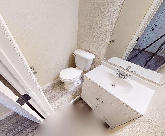 Building Photo - Charming Single Family Home