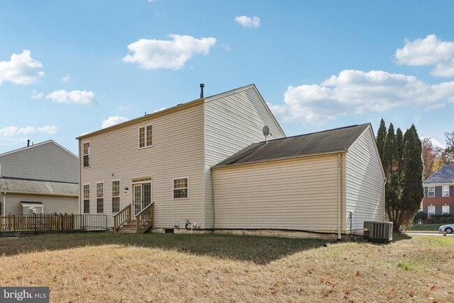 Building Photo - 2880 Myrtlewood Dr