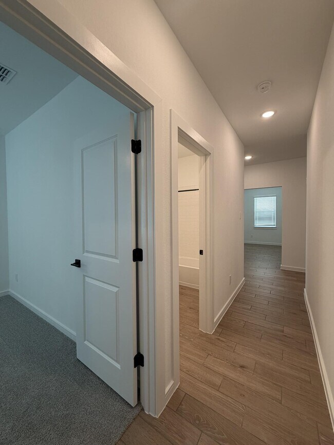 Building Photo - 4819 Legends Bay Dr