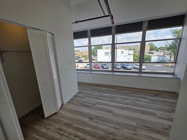 Building Photo - 2202 Lombard Ave