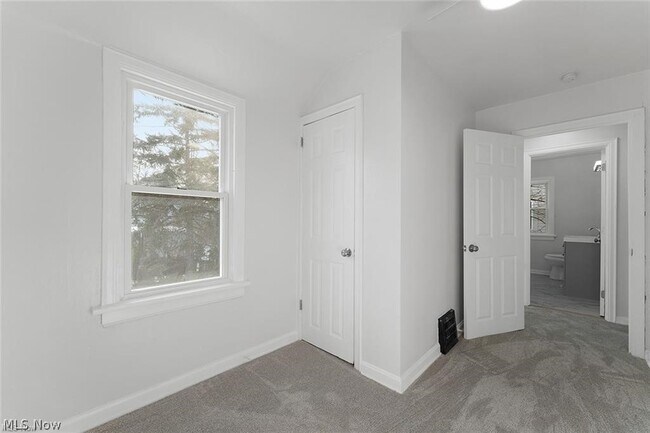 Building Photo - 3406 Henderson Rd