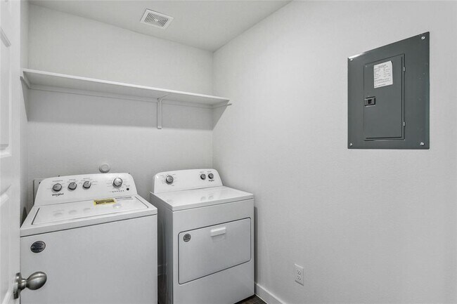Building Photo - 605 Jane Long Dr