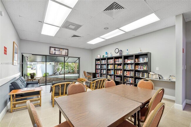 Building Photo - 9091 Lime Bay Blvd