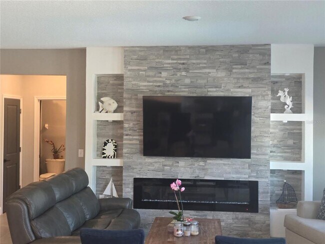 Building Photo - 16457 Woodside Gln