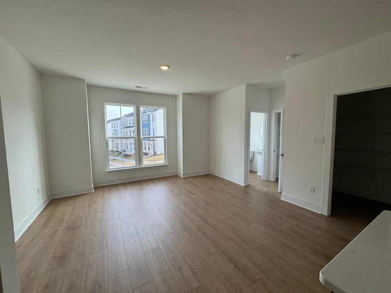 Building Photo - 6606 Sunrise Oasis Ln