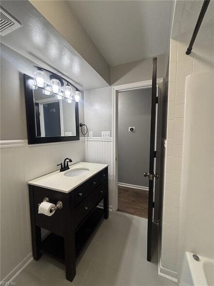 Building Photo - 605 Treemont Ct