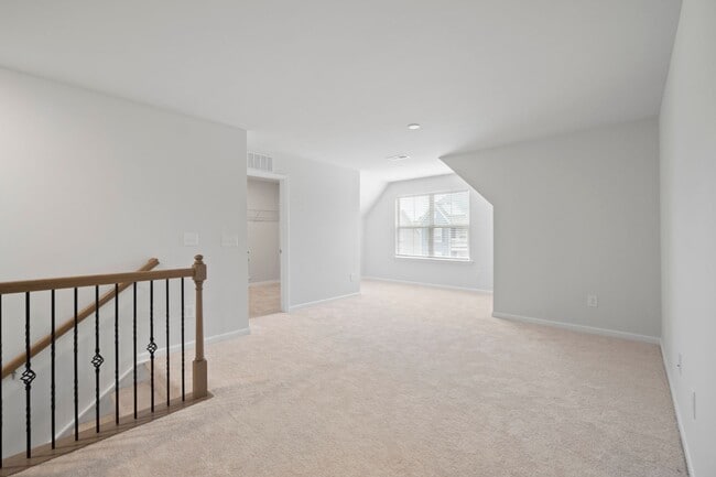 Building Photo - This Beautiful 4 Bedrooms, 2.5 Bathrooms i...