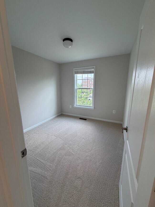 Building Photo - 42724 Redpath Terrace