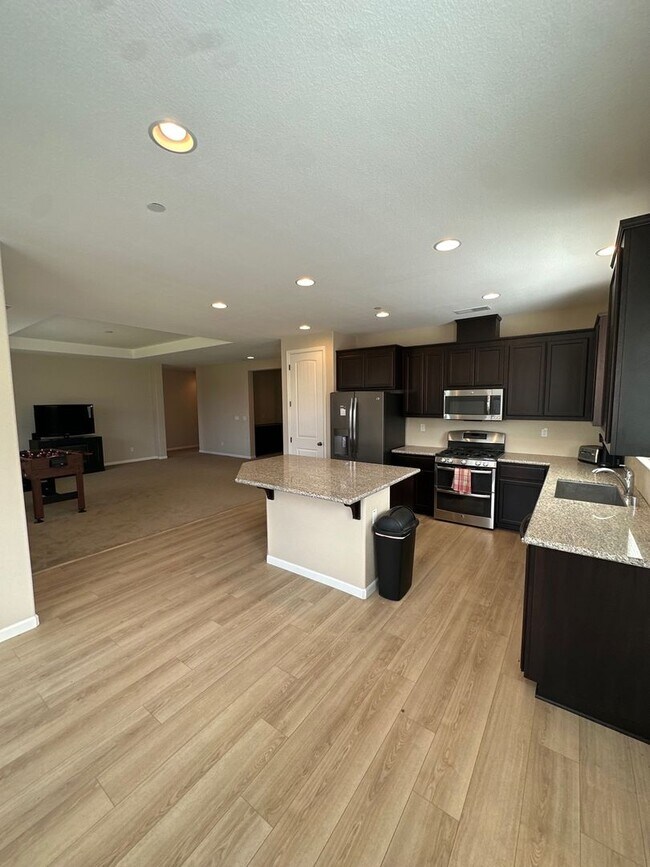 Building Photo - Spacious 4 Bed / 3 Bath Home with Large Covered Patio in Chico